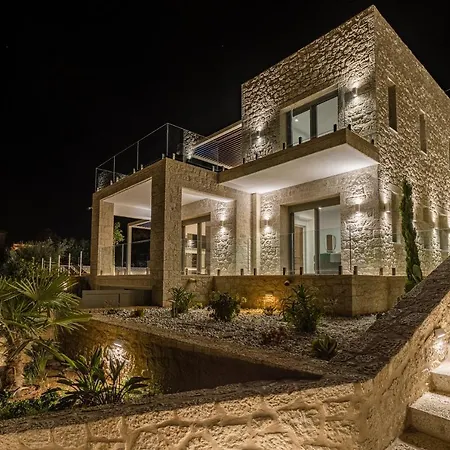 Manitennisvillas