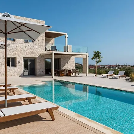 Manitennisvillas וילה Stoúpa